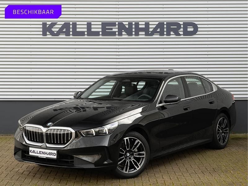 Zwart Occasion 2024 BMW 520 Sedan | € 46.875 (Eerlijke prijs) - Afbeelding 1/4