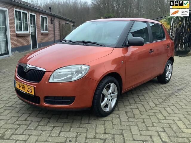 Bruin Gebruikt 2010 Skoda Fabia Drive Hatchback | € 2.680 (Goede deal) - Afbeelding 1/4
