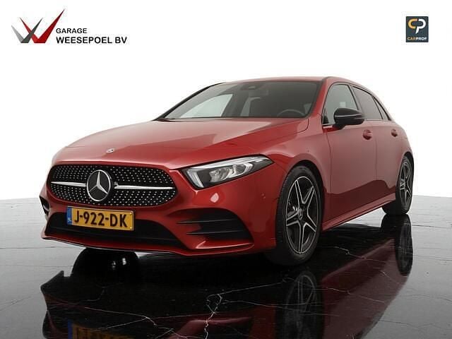 Rood Gebruikt 2020 Mercedes A160 Business Hatchback | € 18.950 (Eerlijke prijs) - Afbeelding 1/3