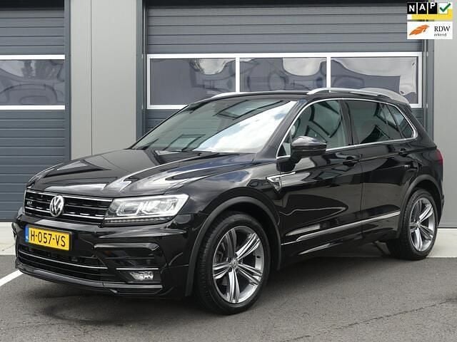 Zwart Gebruikt 2020 VW Tiguan Comfortline SUV | € 29.750 (Eerlijke prijs) - Afbeelding 1/4