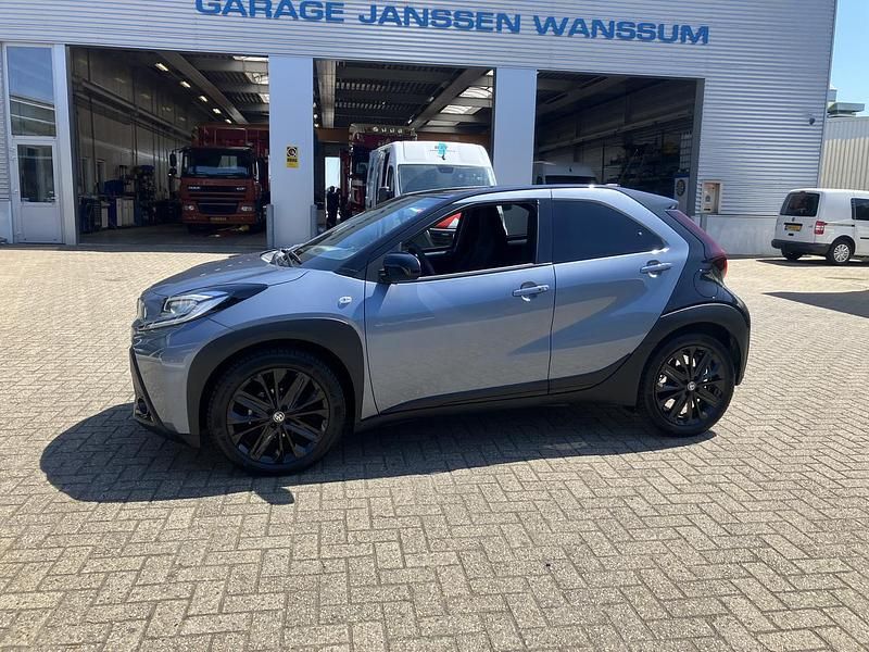 Grijs Occasion 2024 Toyota Aygo X Premium SUV | € 23.995 (Duur) - Afbeelding 1/4