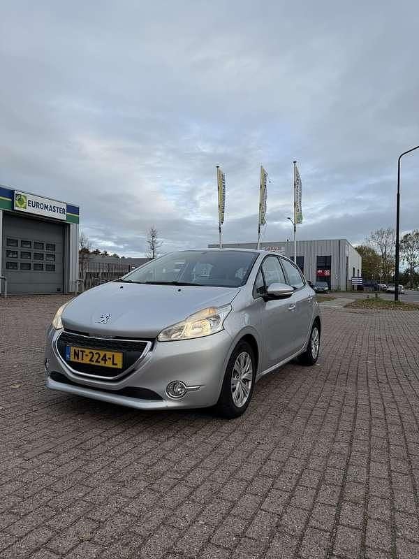 Grijs Occasion 2014 Peugeot 208 Hatchback | € 3.950 (Super prijs) - Afbeelding 1/4