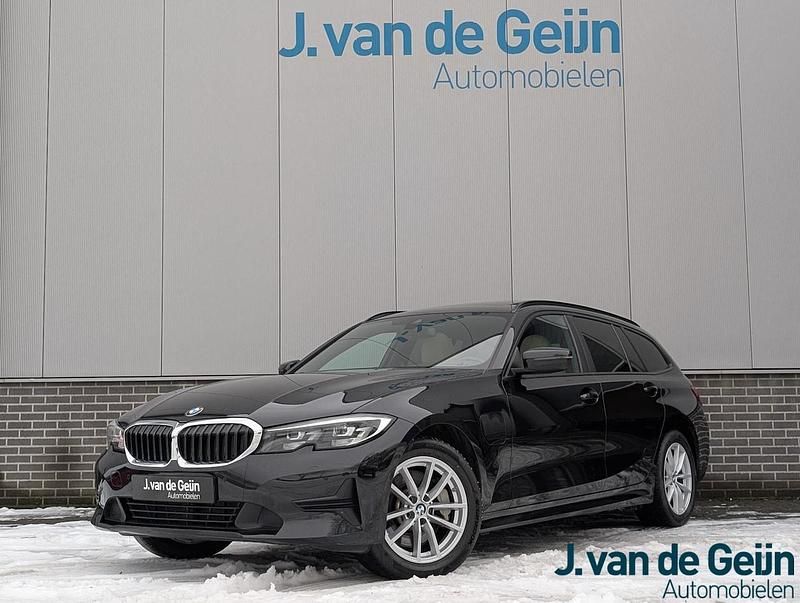 Zwart Occasion 2020 BMW 330e Sport Line Stationwagen | € 19.995 (Goede deal) - Afbeelding 1/4
