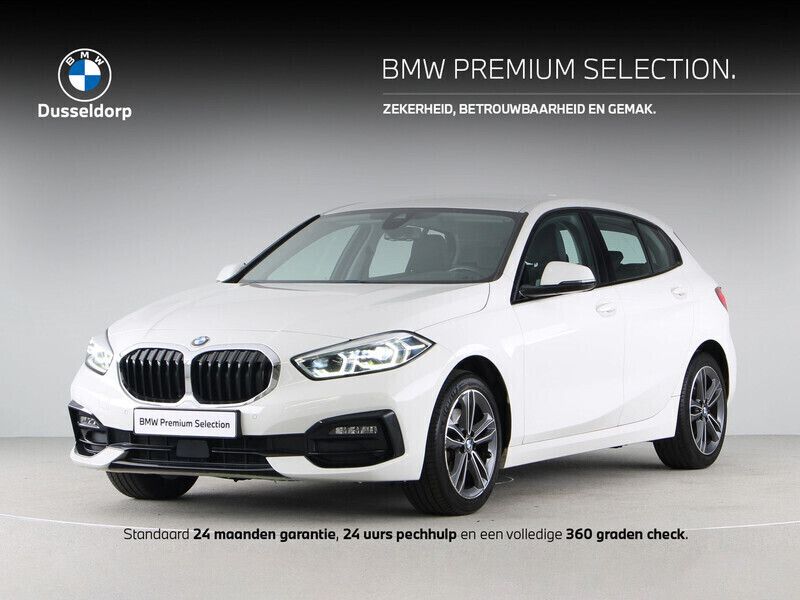 Wit Gebruikt 2021 BMW 118 Sport Line Hatchback | € 24.900 (Eerlijke prijs) - Afbeelding 1/4