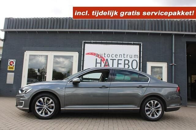 Grijs Gebruikt 2015 VW Passat Highline Sedan | € 11.900 (Goede deal) - Afbeelding 1/4
