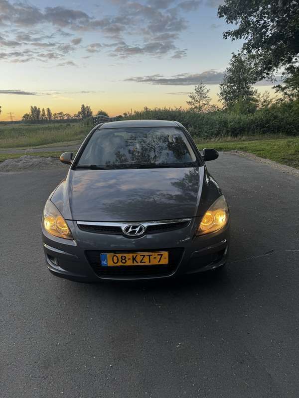 Grijs Gebruikt 2010 Hyundai i30 Active MPV | € 4.000 (Eerlijke prijs) - Afbeelding 1/4