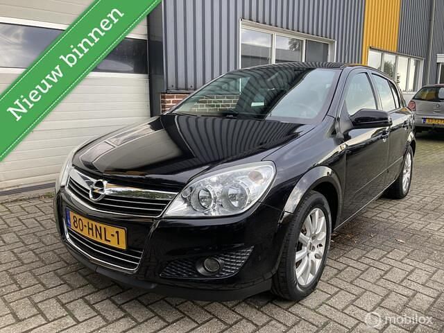 Zwart Gebruikt 2009 Opel Astra Hatchback | € 3.450 (Iets duurder) - Afbeelding 1/4