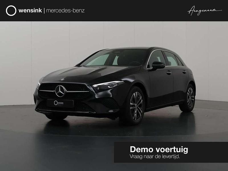 Zwart Nieuw 2025 Mercedes A250 Luxury Hatchback | € 46.271 - Afbeelding 1/4
