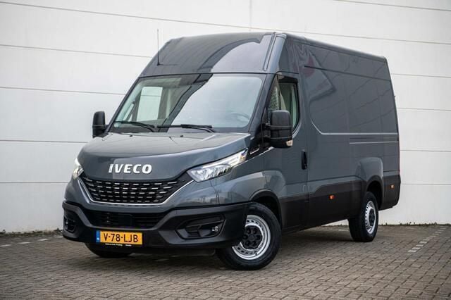 Grijs Gebruikt 2021 Iveco Daily Van | € 29.950 (Goede deal) - Afbeelding 1/4