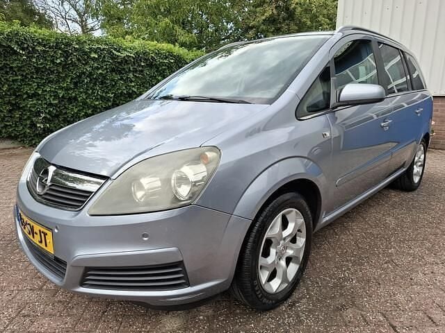 Grijs, metallic lak Gebruikt 2006 Opel Zafira Cosmo MPV | € 1.950 (Super prijs) - Afbeelding 1/4