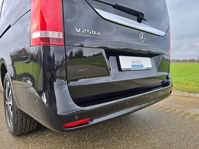 Occasion Mercedes V250 Avantgarde Edition 190 PK (139 kW) 2024 Zwart (metallic) MPV