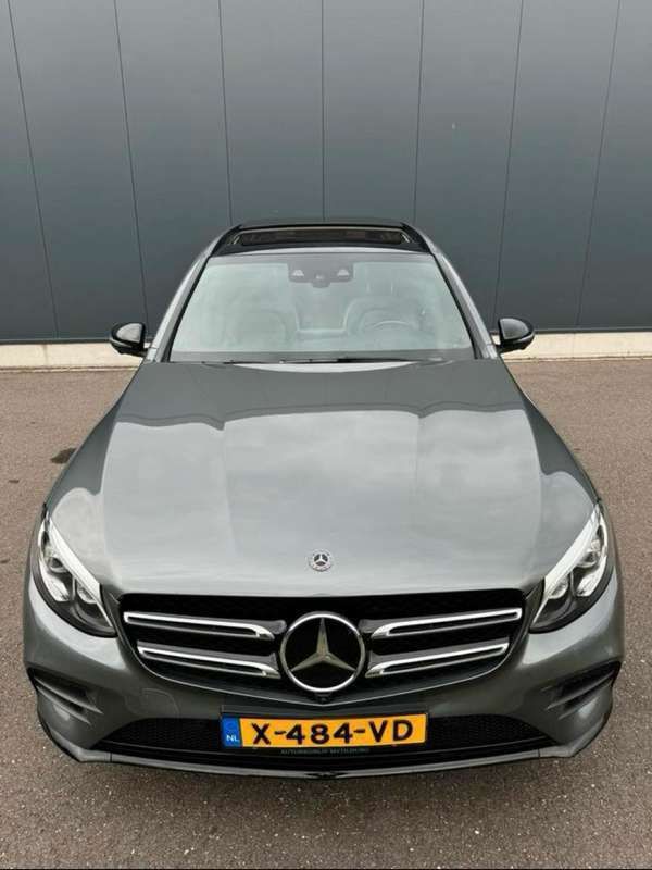 Grijs Gebruikt 2018 Mercedes GLC250 Stationwagen | € 33.995 (Duur) - Afbeelding 1/4
