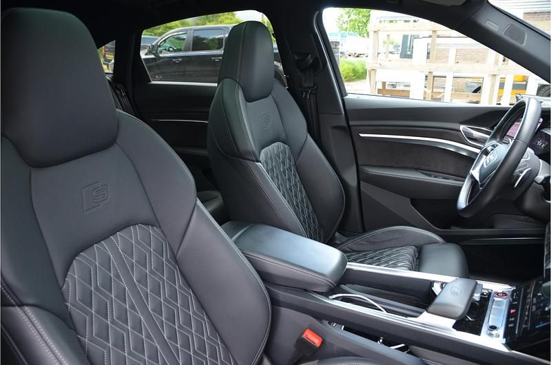 Occasion Audi e-tron S-Line 230 kW (313 PK) 2021 Beige SUV