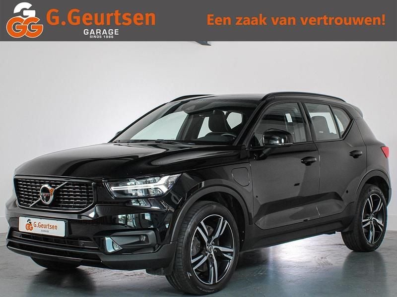 Zwart Gebruikt 2020 Volvo XC40 R-Design SUV | € 28.700 (Eerlijke prijs) - Afbeelding 1/4