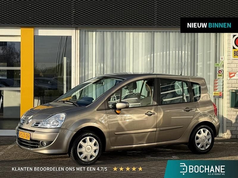 Grijs Gebruikt 2013 Renault Grand Modus Dynamique MPV | € 5.745 (Eerlijke prijs) - Afbeelding 1/4