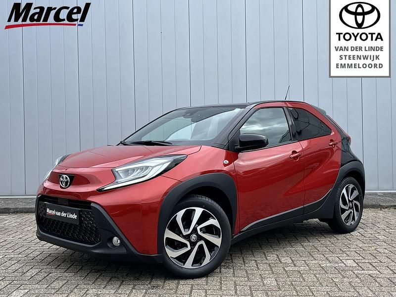 Rood Gebruikt 2024 Toyota Aygo X Envy SUV | € 21.900 - Afbeelding 1/4