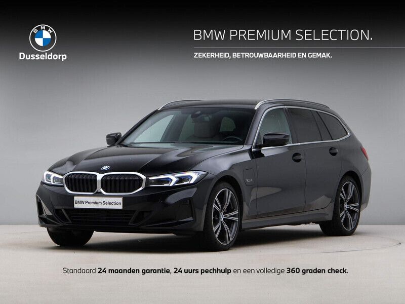 Zwart Gebruikt 2022 BMW 320e Comfort Edition Stationwagen | € 33.950 (Eerlijke prijs) - Afbeelding 1/4