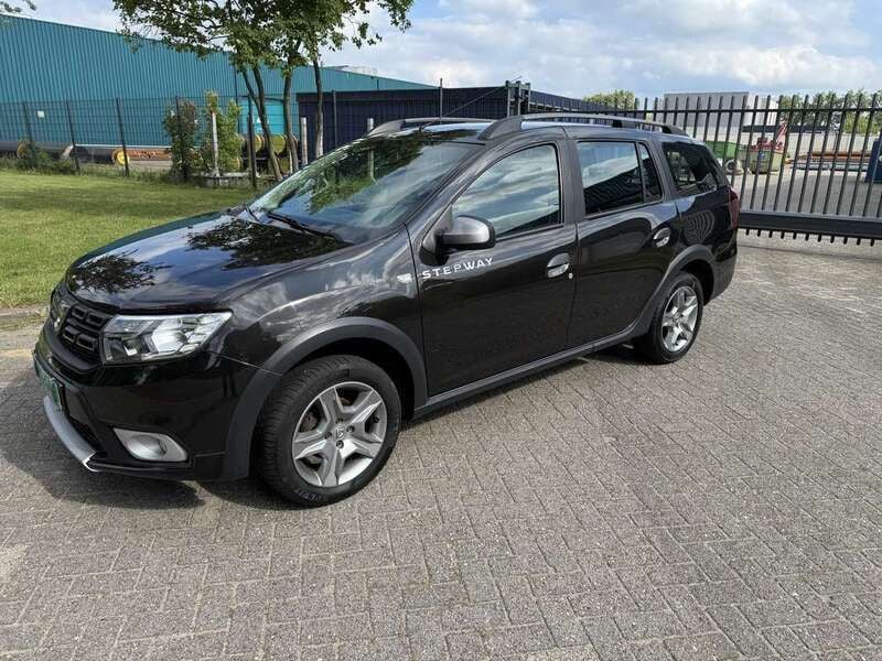 Zwart Gebruikt 2019 Dacia Logan Stepway Sedan | € 8.950 - Afbeelding 1/4