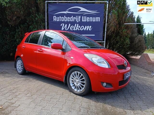 Rood Gebruikt 2010 Toyota Yaris Comfort Hatchback | € 5.750 (Eerlijke prijs) - Afbeelding 1/4