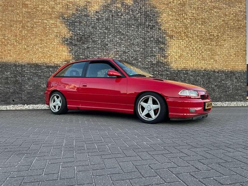 Rood Gebruikt 1992 Opel Astra Hatchback | € 5.999 - Afbeelding 1/4