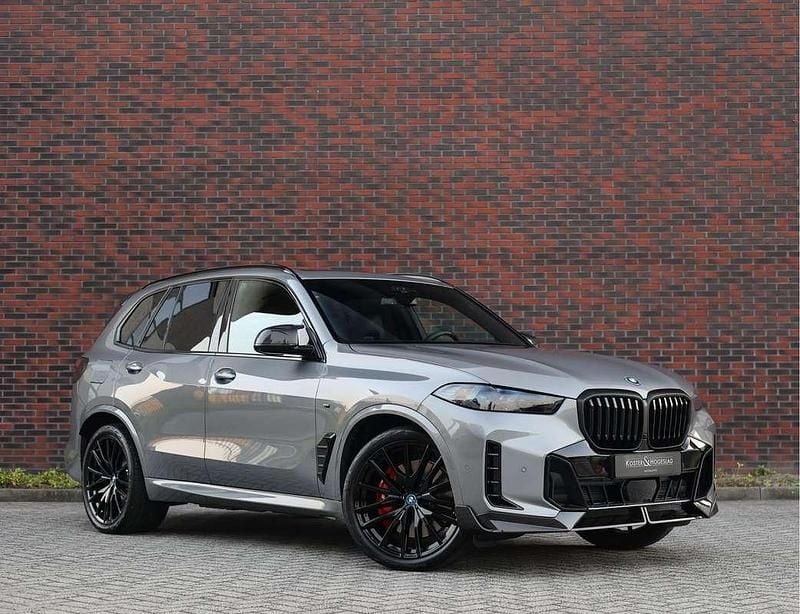 Grijs Gebruikt 2025 BMW X5 M Performance SUV | € 127.450 - Afbeelding 1/4