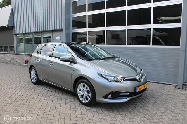 Occasion Toyota Auris Trend 136 PK (100 kW) 2017 Grijs Hatchback