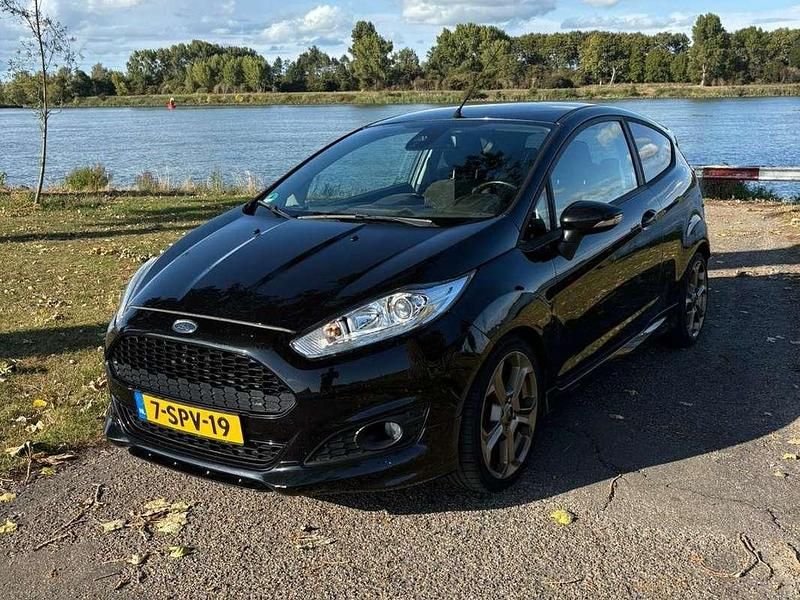 Zwart Gebruikt 2013 Ford Fiesta Sport Hatchback | € 7.250 (Eerlijke prijs) - Afbeelding 1/4