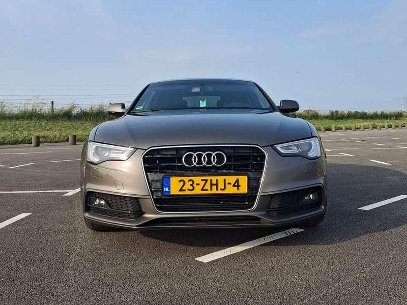 Grijs Gebruikt 2012 Audi A5 Coupé | € 8.200 (Eerlijke prijs) - Afbeelding 1/4