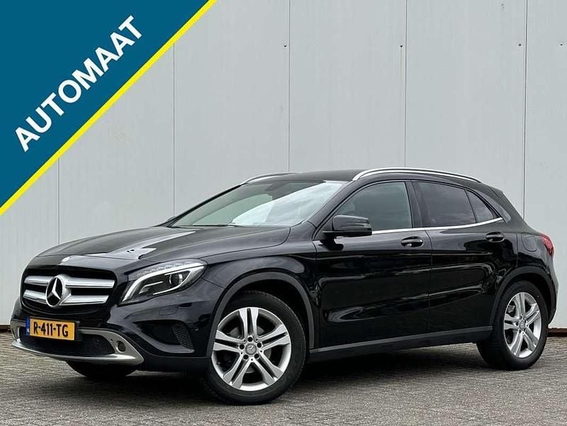 Zwart Occasion 2015 Mercedes GLA200 Prestige SUV | € 15.945 (Super prijs) - Afbeelding 1/4