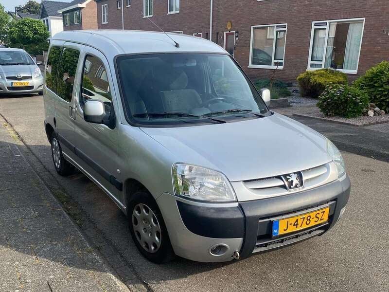 Grijs Gebruikt 2005 Peugeot Partner MPV | € 3.450 (Iets duurder) - Afbeelding 1/4