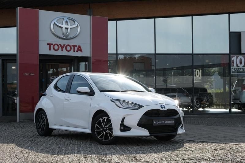 Wit Gebruikt 2023 Toyota Yaris Hybrid Hatchback | € 23.499 (Eerlijke prijs) - Afbeelding 1/1