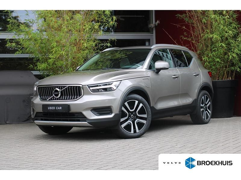 Grijs Gebruikt 2019 Volvo XC40 Inscription SUV | € 29.900 (Eerlijke prijs) - Afbeelding 1/4