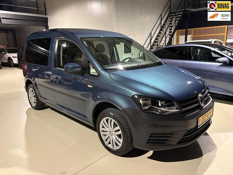 Groen (metallic) Occasion 2018 VW Caddy Trendline MPV | € 22.950 (Iets duurder) - Afbeelding 1/4