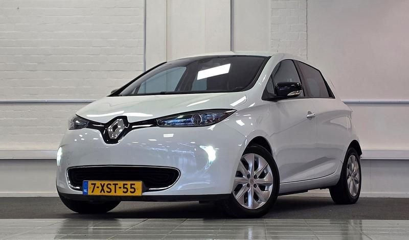 Wit (metallic) Occasion 2014 Renault Zoe Zen Hatchback | € 4.494 (Eerlijke prijs) - Afbeelding 1/4