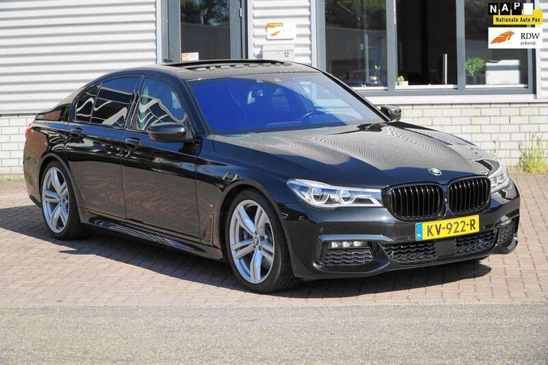 Zwart, metallic lak Gebruikt 2016 BMW 740 Executive Sedan | € 29.850 (Goede deal) - Afbeelding 1/4