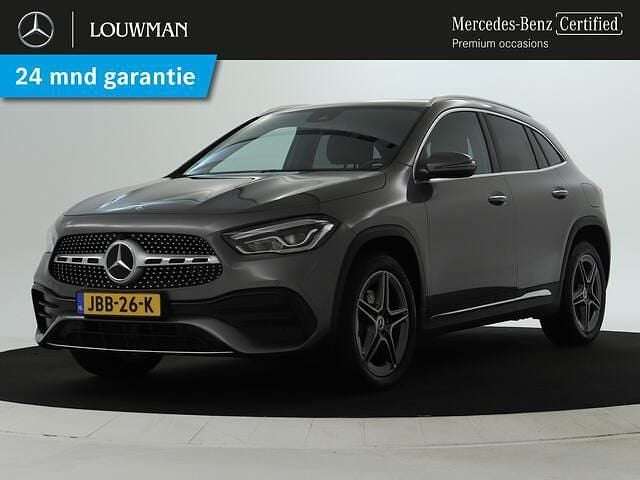 Berggrijs metaalkleur metallic Gebruikt 2022 Mercedes GLA250 AMG SUV | € 41.445 (Eerlijke prijs) - Afbeelding 1/4