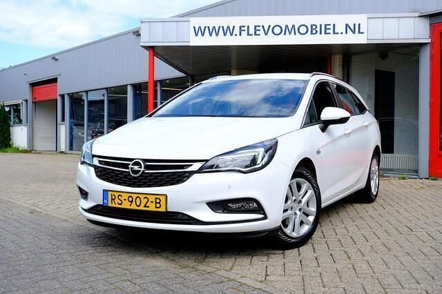 Wit Gebruikt 2018 Opel Astra Business Stationwagen | € 9.950 (Eerlijke prijs) - Afbeelding 1/4