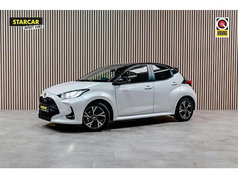 Wit Occasion 2024 Toyota Yaris Hybrid Hatchback | € 25.375 (Eerlijke prijs) - Afbeelding 1/4