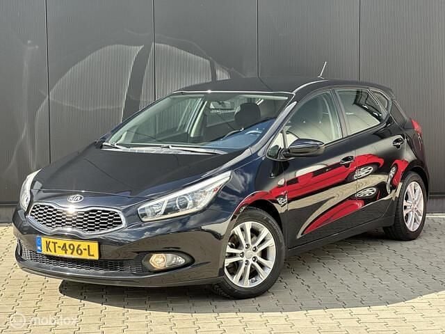 Zwart Gebruikt 2015 Kia Ceed Hatchback | € 7.998 (Eerlijke prijs) - Afbeelding 1/4