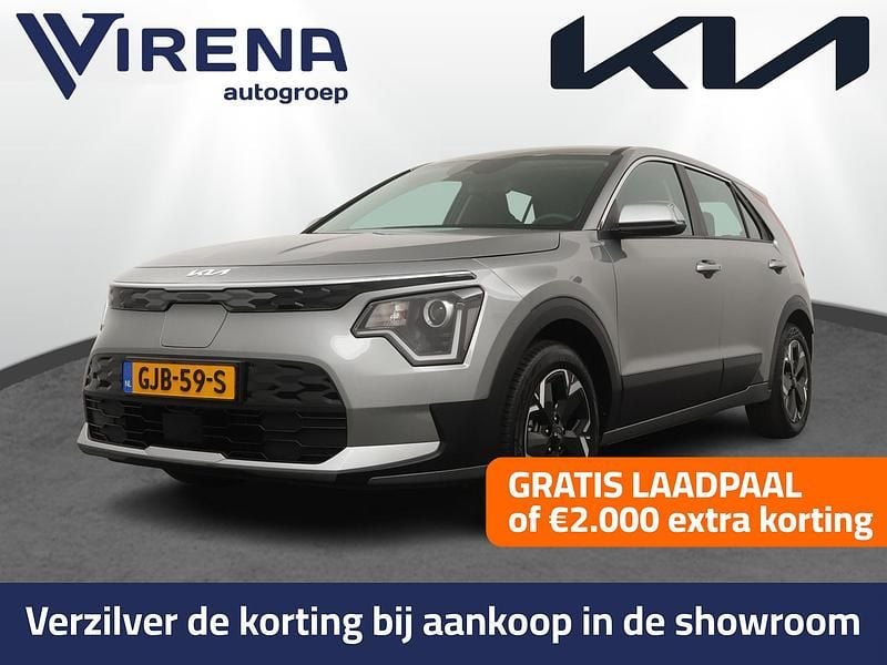 Grijs Gebruikt 2024 Kia e-Niro Light SUV | € 34.950 (Eerlijke prijs) - Afbeelding 1/3