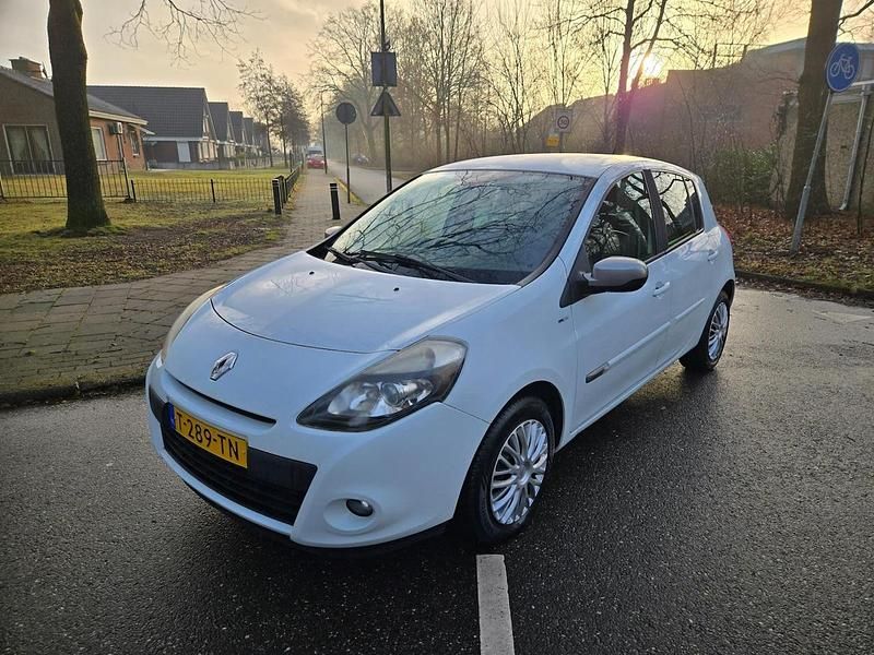 Wit Occasion 2011 Renault Clio II Night&Day Hatchback | € 2.250 (Super prijs) - Afbeelding 1/4