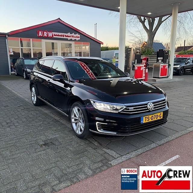 Zwart Occasion 2017 VW Passat Highline Stationwagen | € 11.950 (Eerlijke prijs) - Afbeelding 1/4