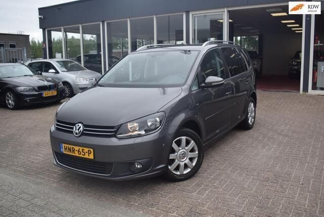 Grijs, metallic lak Gebruikt 2014 VW Touran Comfortline MPV | € 12.275 (Eerlijke prijs) - Afbeelding 1/4
