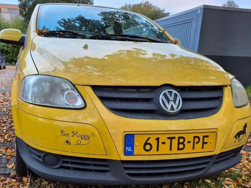 Geel Gebruikt 2006 VW Fox Trendline Hatchback | € 750 (Goede deal) - Afbeelding 1/4