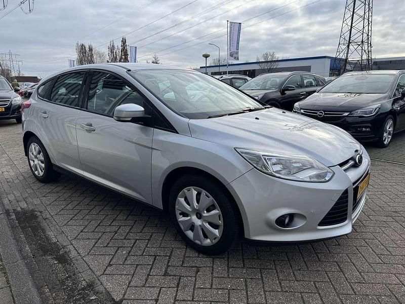 Occasion Ford Focus Trend 101 PK (74 kW) 2014 Grijs Hatchback