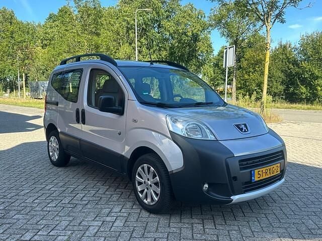 Grijs Gebruikt 2011 Peugeot Bipper Outdoor MPV | € 3.995 (Eerlijke prijs) - Afbeelding 1/4