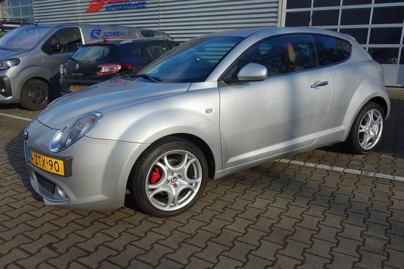 Grijs (metallic) Occasion 2015 Alfa Romeo MiTo Hatchback | € 5.450 (Eerlijke prijs) - Afbeelding 1/4