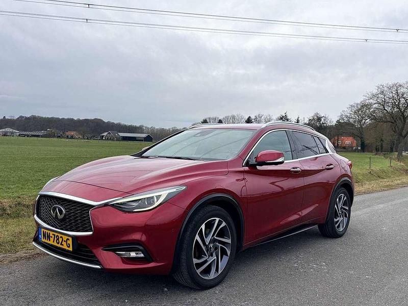 Occasion Infiniti Q30 Premium 156 PK (114 kW) 2017 Rood SUV