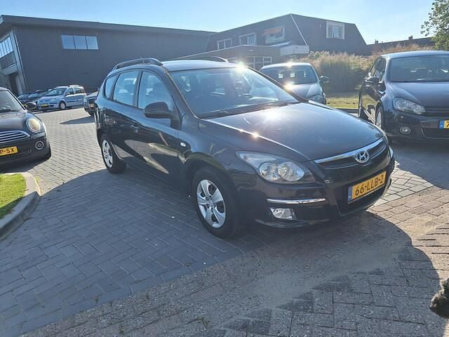 Occasion Hyundai i30 Dynamiq 127 PK (93 kW) 2010 Zwart, metallic lak Stationwagen