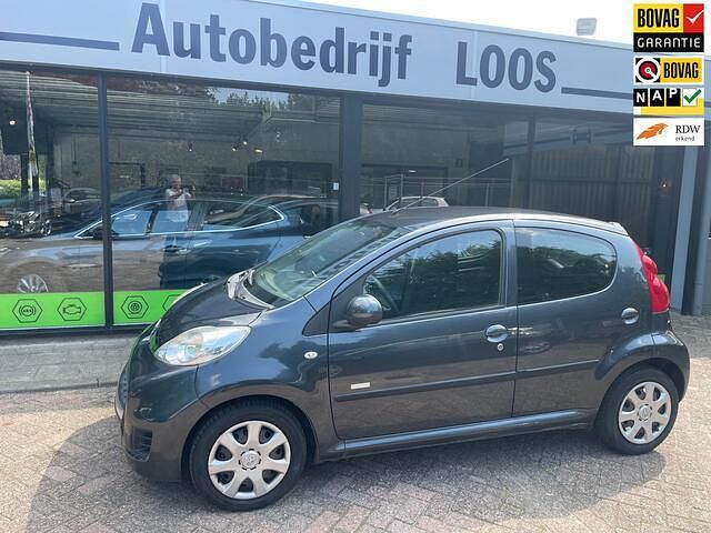 Grijs Gebruikt 2011 Peugeot 107 Hatchback | € 3.750 (Eerlijke prijs) - Afbeelding 1/4
